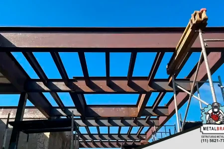 Entenda por que a residência metálica exige maior atenção na sua obra