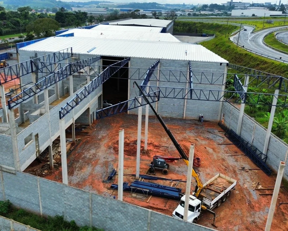 Cobertura e Fechamento Metálico - Obra Namy/Florema - Arujá